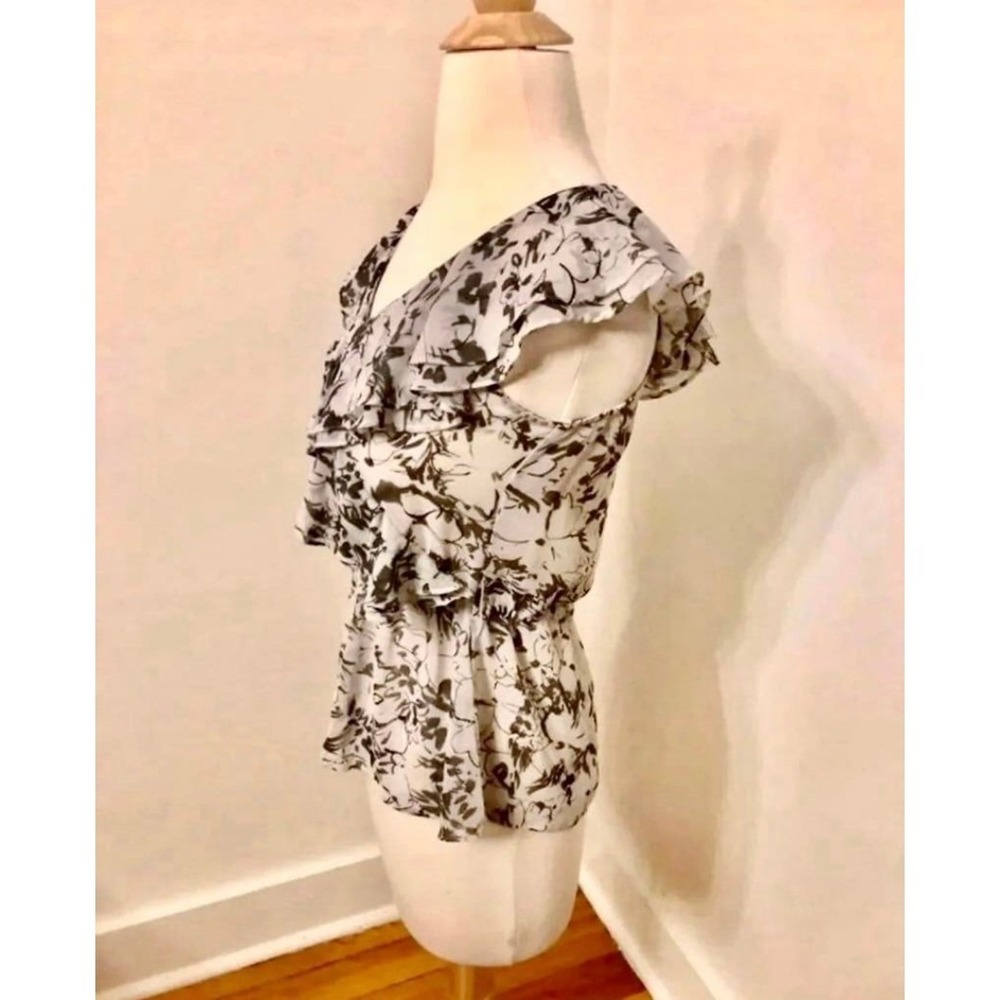 Express Ruffled Floral Blouse - Picture 2 of 5